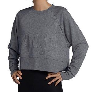 Nike women’s gray versa crop